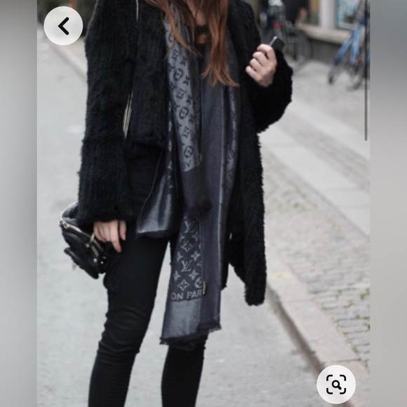 LV monogram shine shawl - Picture 2 of 7